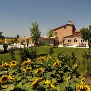 Country House in Umbria lungo il fiume Clitunno